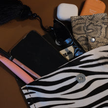 Görseli Galeri görüntüleyiciye yükleyin, Artisan Series No4: Noir Sauvage Clutch