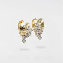 Görseli Galeri görüntüleyiciye yükleyin, Golden Whisper Küpe