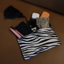 Görseli Galeri görüntüleyiciye yükleyin, Artisan Series No4: Noir Sauvage Clutch
