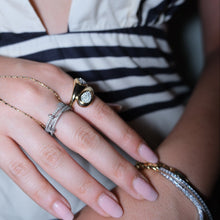 Görseli Galeri görüntüleyiciye yükleyin, Deviation Yüzük