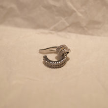 Görseli Galeri görüntüleyiciye yükleyin, Chiaro Ear Cuff
