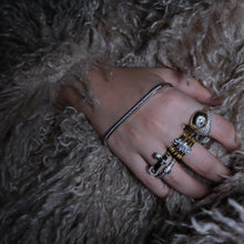 Görseli Galeri görüntüleyiciye yükleyin, Noir El Aksesuarı