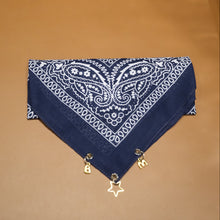 Görseli Galeri görüntüleyiciye yükleyin, Charmlı Kişiselleştirilebilir Fular 7 Charm