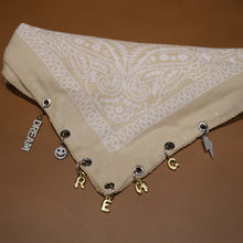 Görseli Galeri görüntüleyiciye yükleyin, Charmlı Kişiselleştirilebilir Fular 7 Charm