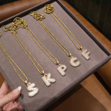 Görseli Galeri görüntüleyiciye yükleyin, Dev Tombul Harf Kolye