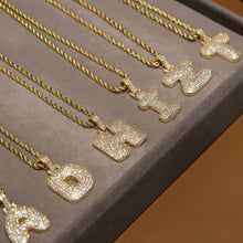 Görseli Galeri görüntüleyiciye yükleyin, Dev Tombul Harf Kolye