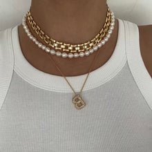 Görseli Galeri görüntüleyiciye yükleyin, Tombul Harf Kolye