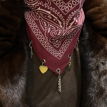 Görseli Galeri görüntüleyiciye yükleyin, Charmlı Kişiselleştirilebilir Fular 7 Charm