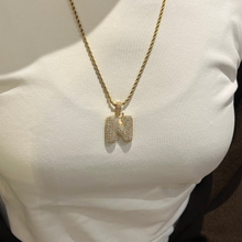 Görseli Galeri görüntüleyiciye yükleyin, Dev Tombul Harf Kolye