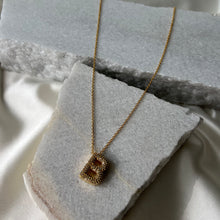 Görseli Galeri görüntüleyiciye yükleyin, Tombul Harf Kolye