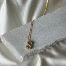 Görseli Galeri görüntüleyiciye yükleyin, Tombul Harf Kolye