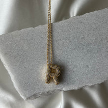 Görseli Galeri görüntüleyiciye yükleyin, Tombul Harf Kolye