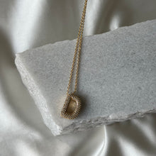 Görseli Galeri görüntüleyiciye yükleyin, Tombul Harf Kolye