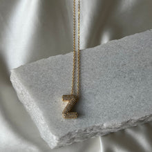 Görseli Galeri görüntüleyiciye yükleyin, Tombul Harf Kolye