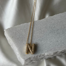 Görseli Galeri görüntüleyiciye yükleyin, Tombul Harf Kolye