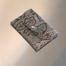 Görseli Galeri görüntüleyiciye yükleyin, Artisan Series No1: The Serpent Cüzdan
