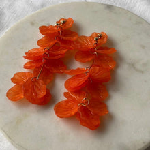 Görseli Galeri görüntüleyiciye yükleyin, Orange Flower Küpe
