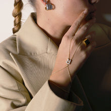 Görseli Galeri görüntüleyiciye yükleyin, Gold Initial Sahmeran
