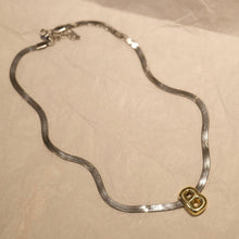 Görseli Galeri görüntüleyiciye yükleyin, Harfli Jose Kolye
