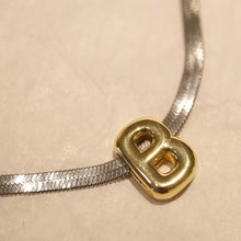 Görseli Galeri görüntüleyiciye yükleyin, Harfli Jose Kolye
