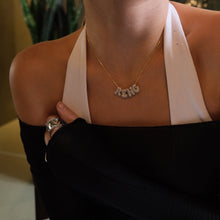 Görseli Galeri görüntüleyiciye yükleyin, Aurel Küçük Balon Harf Kolye (4 Harf)
