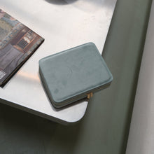 Görseli Galeri görüntüleyiciye yükleyin, Mint Travel Case
