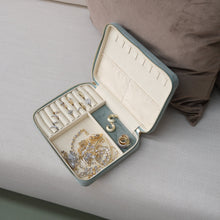 Görseli Galeri görüntüleyiciye yükleyin, Mint Travel Case
