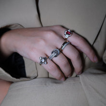 Görseli Galeri görüntüleyiciye yükleyin, Ondulé Yüzük
