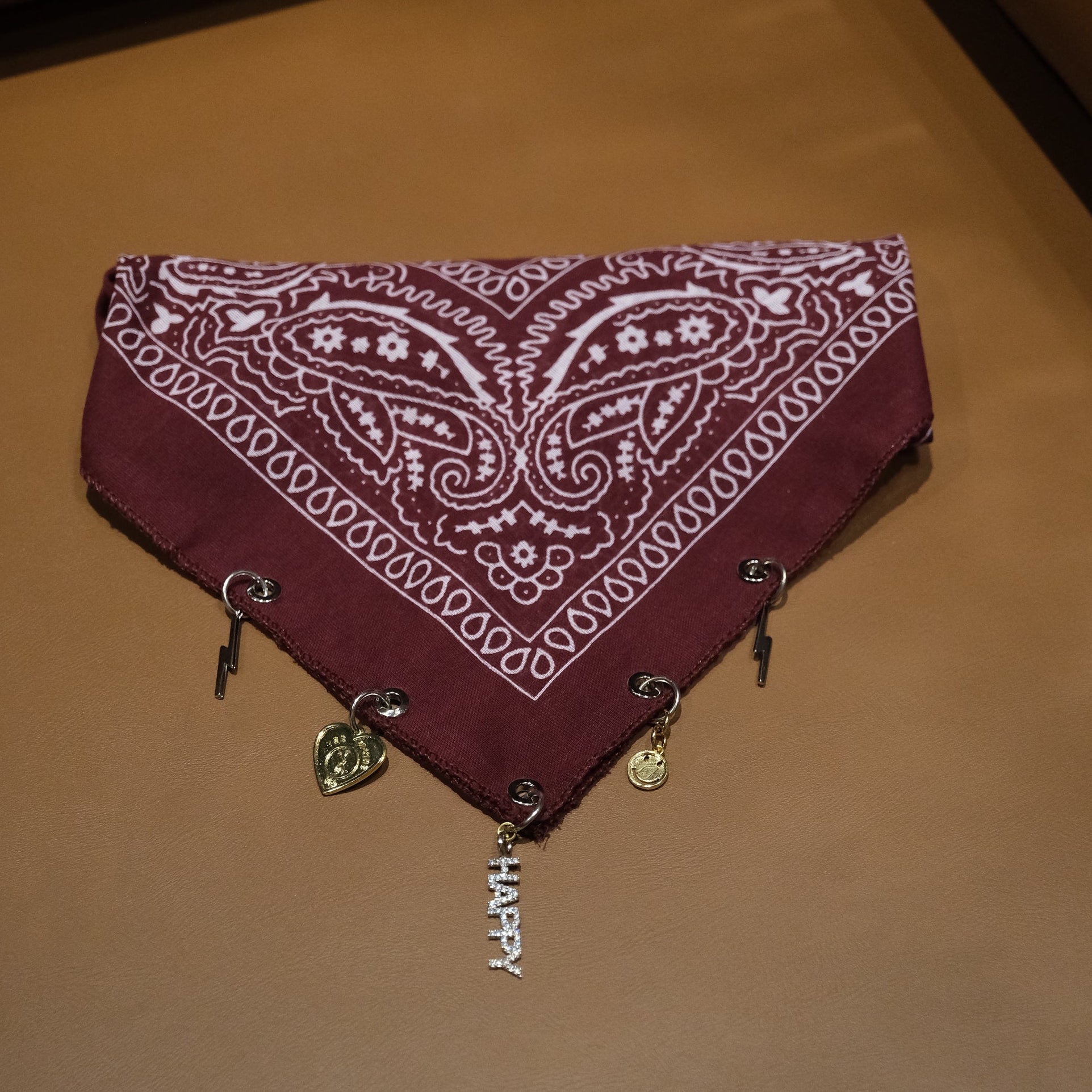 Charmlı Kişiselleştirilebilir Fular 5 Charm – everydaybyreng