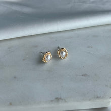 Görseli Galeri görüntüleyiciye yükleyin, Soft Pearl Küpe
