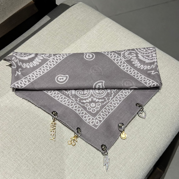 Charmlı Kişiselleştirilebilir Fular 7 Charm