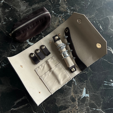 Görseli Galeri görüntüleyiciye yükleyin, Acı Kahve 'Roll &amp; Go' Takı Kutusu
