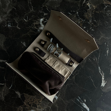 Görseli Galeri görüntüleyiciye yükleyin, Acı Kahve 'Roll &amp; Go' Takı Kutusu
