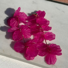 Görseli Galeri görüntüleyiciye yükleyin, Pink Flower Küpe
