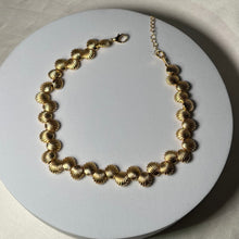 Görseli Galeri görüntüleyiciye yükleyin, Gold Shell Choker
